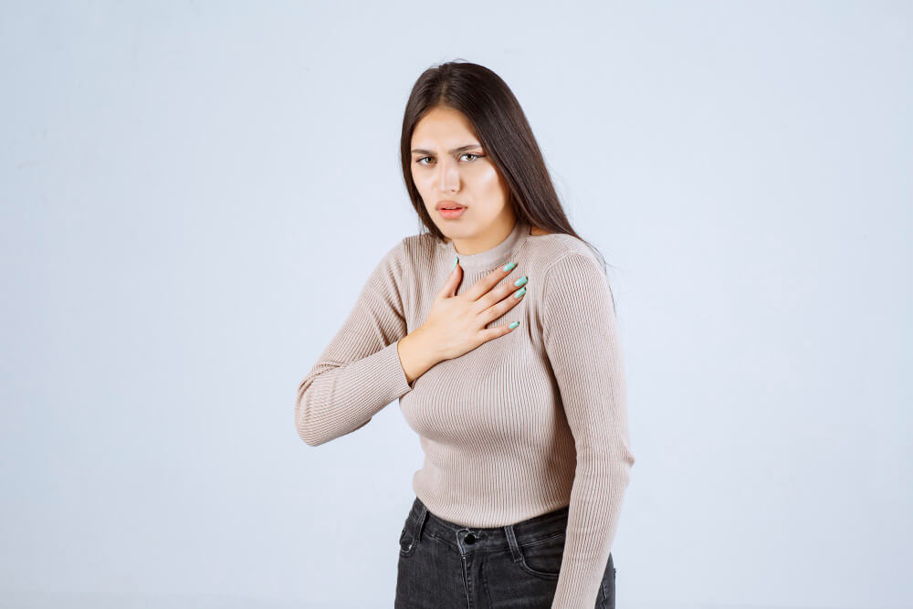 girl-grey-shirt-looks-scared-afraid-1.jpg